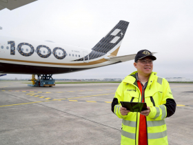  「星宇機長」張國煒親駕A350-1000抵台，全台首架！回應年終議題，K董坦言擴張期：盼同仁體諒